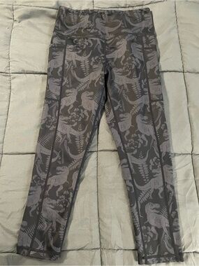 Constantly Varied Gear T-Flex Dinosaur Printed Capri Leggings XS